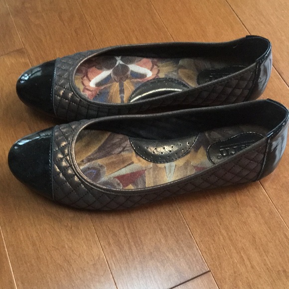 Born Black and Bronze Flats Size 8.5 - Picture 2 of 5